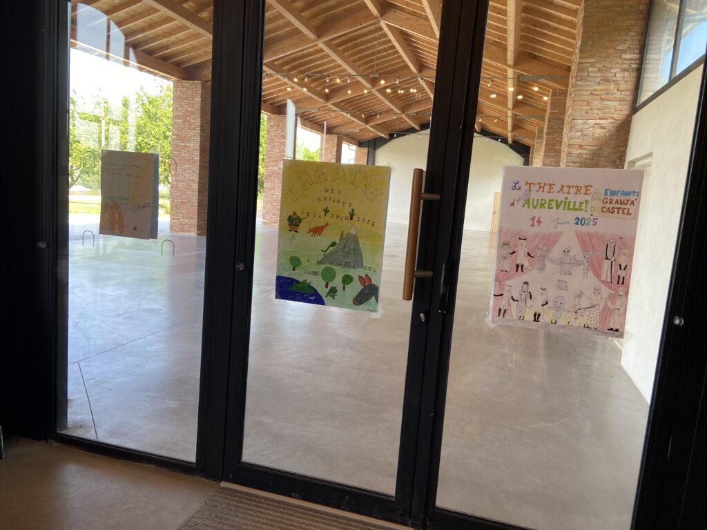 Exposition des créations d'enfants et adolescents lors d'un cours à Aureville, organisée par Audrey Bourdin de l'Atelier Pieko à Toulouse